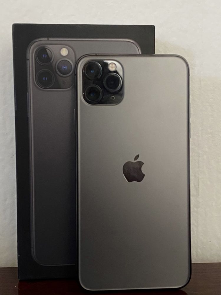 IPhone 11 Pro Max с коробкой + подарок IPhone 5s с коробкой        н