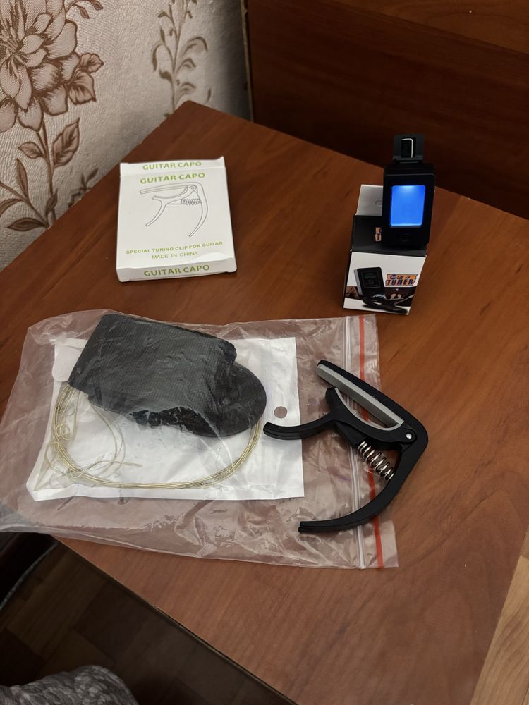 Продам гитару в комплекте все необходимое