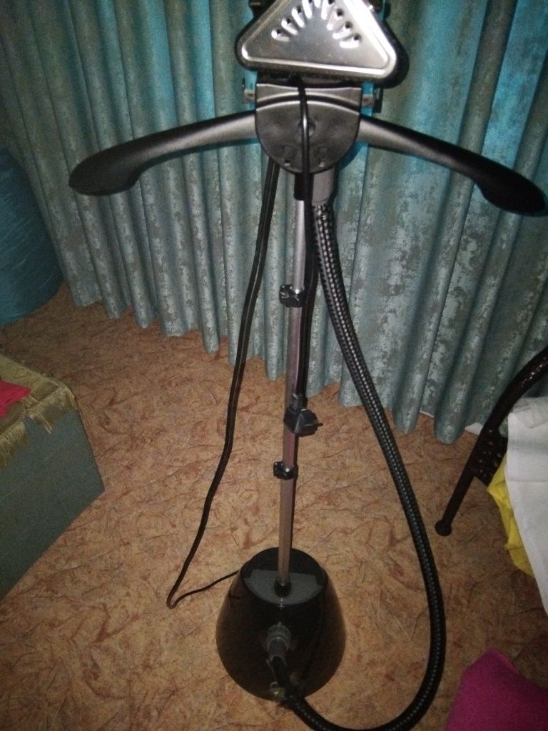Срочно продаю паровой утюг Tefal