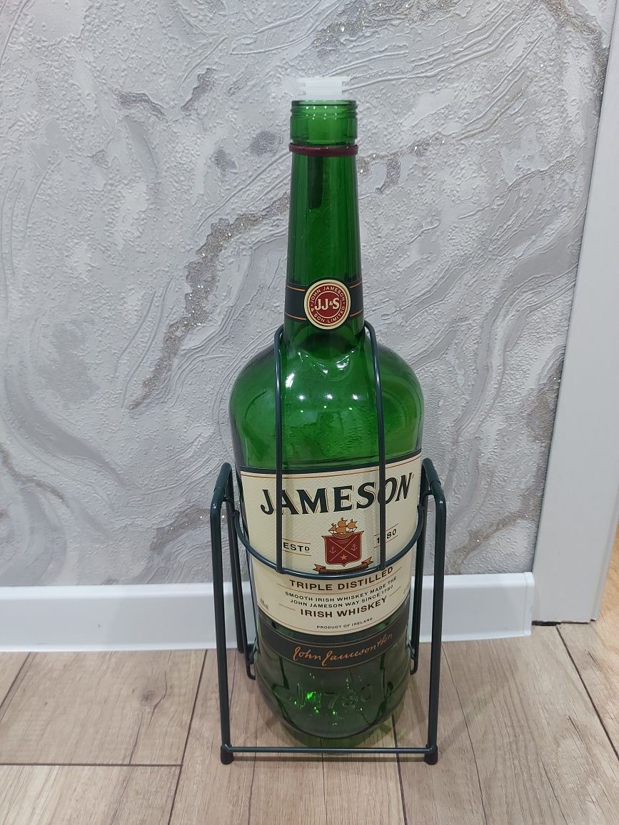 Бутылка от виски на качельях 4,5л