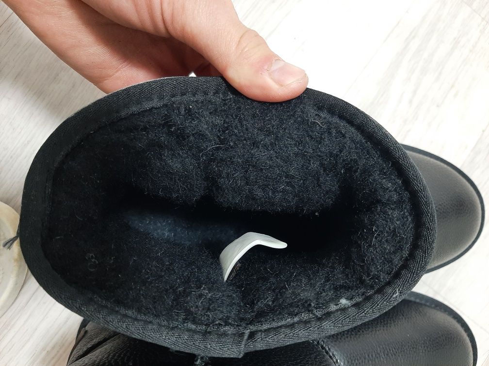 Продам угги новые кожаные