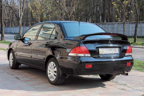 Фонарь на Mitsubishi Lancer 04-07 Митсубиши Лансер 04-07