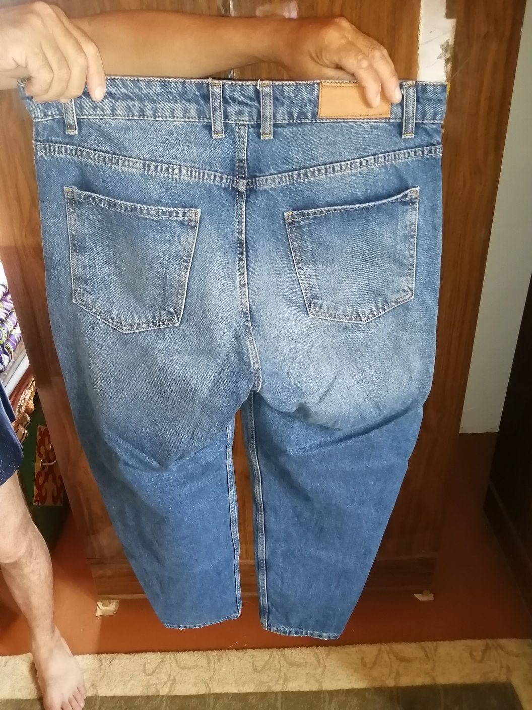 Продам джинсы Mom