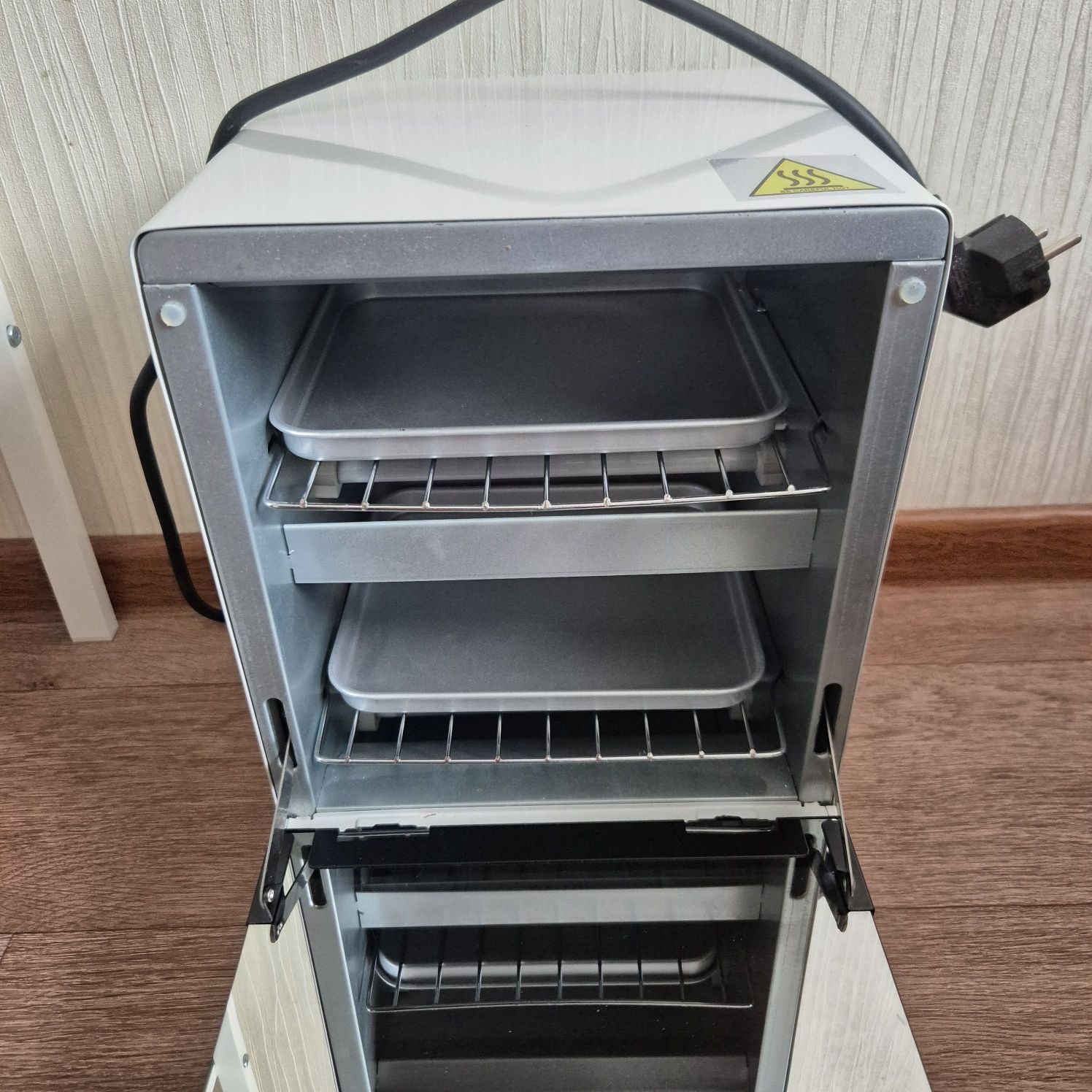 Сухожар практически новый 1000 W