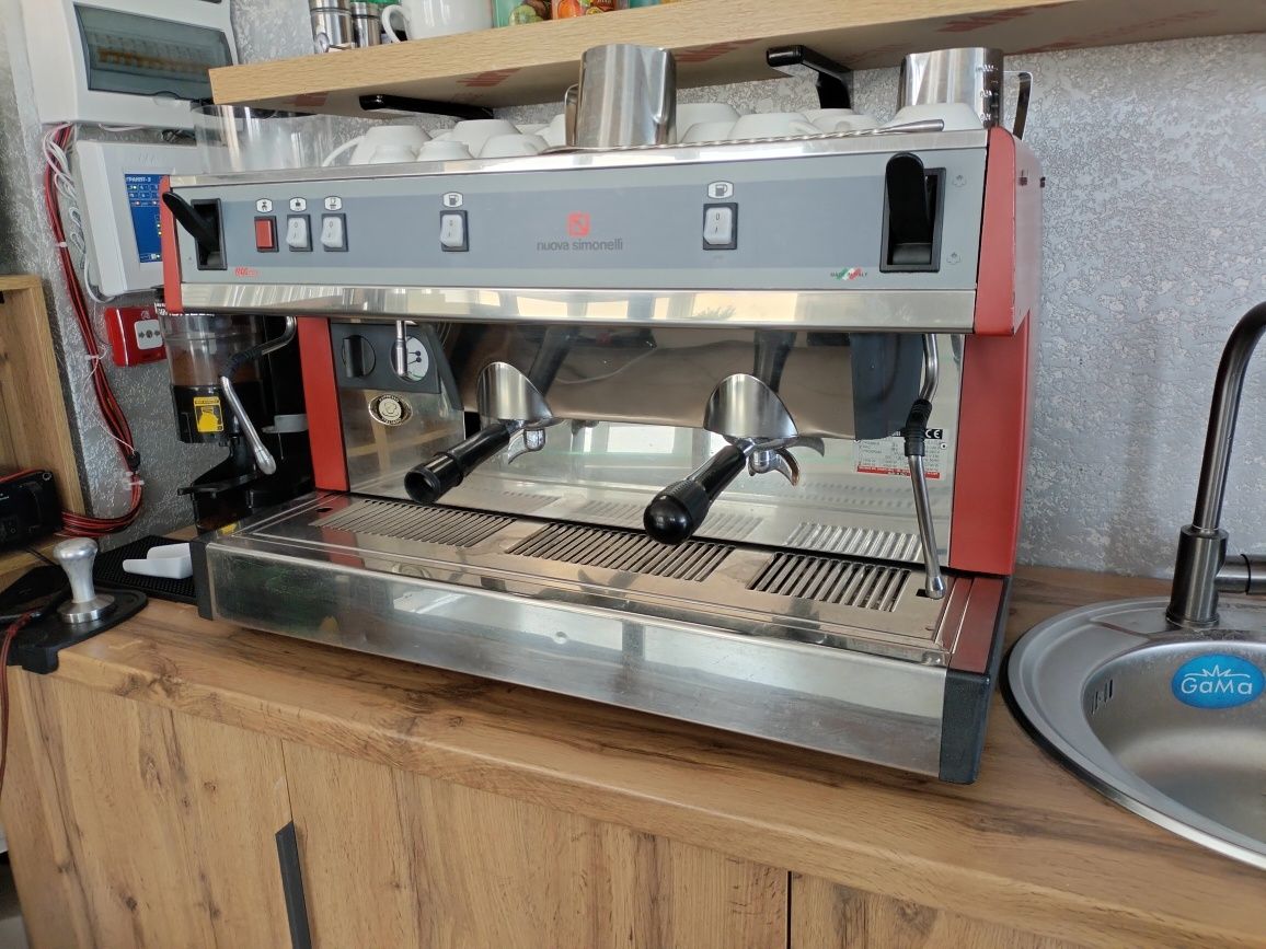 Кофе машина Nuova simonelli с кофемолкой