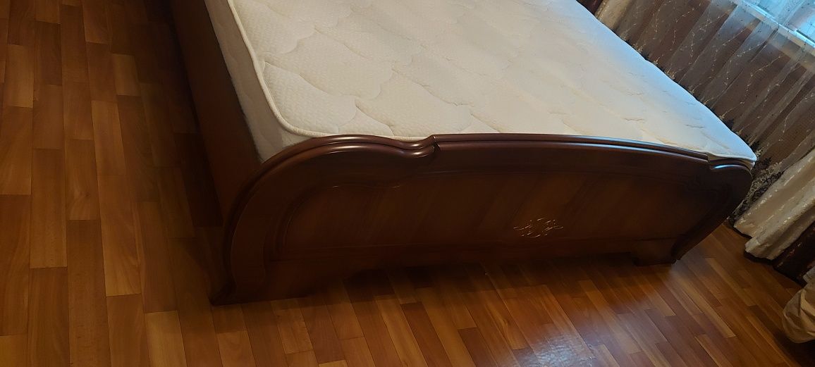 Продам спальню с матрасом
