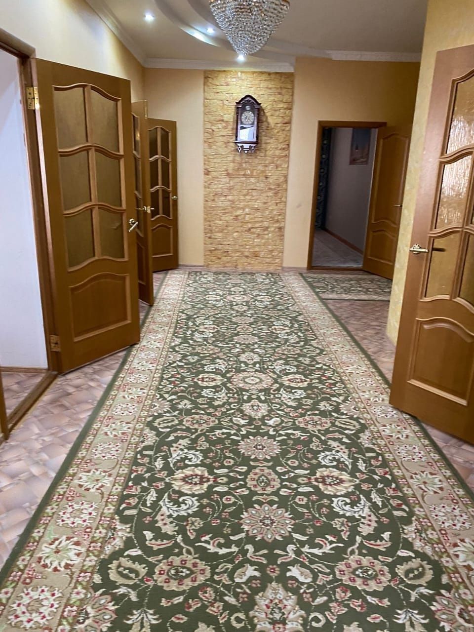 Сайын ауылынды орталықта ауласы кең жақсы үй сатылады.