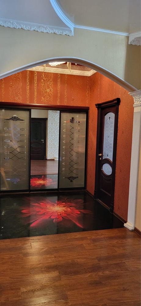 Продам 3 х комнатную сталинку