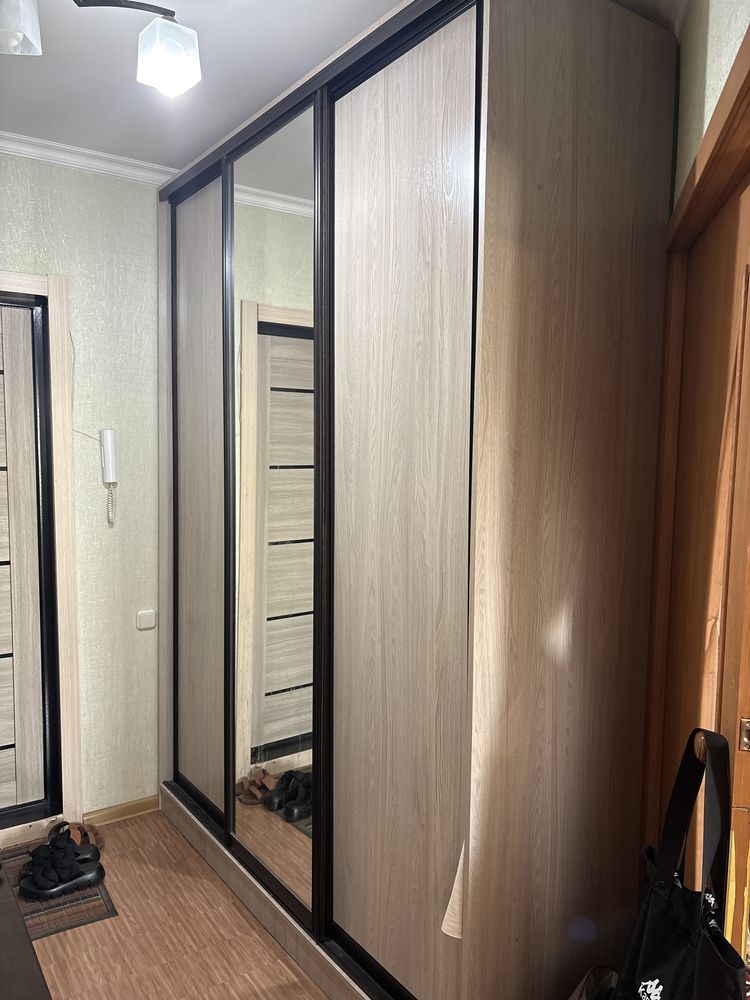 Продам шкаф купе в отличном состоянии