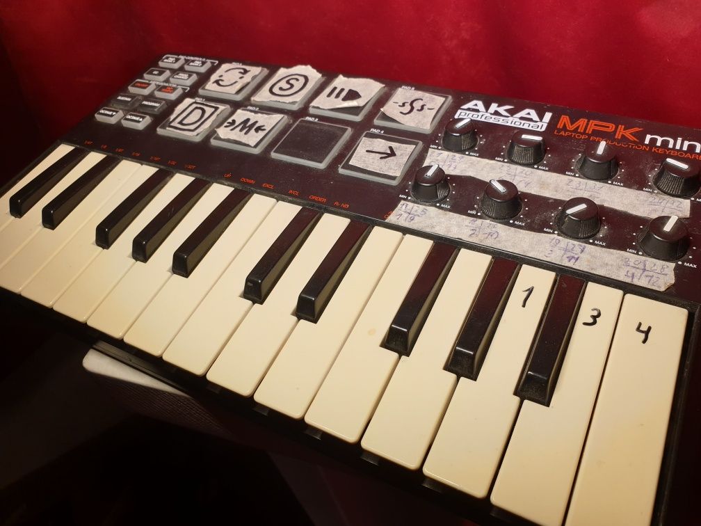 Akai mpk mini mk1 миди клавиатура AKAI