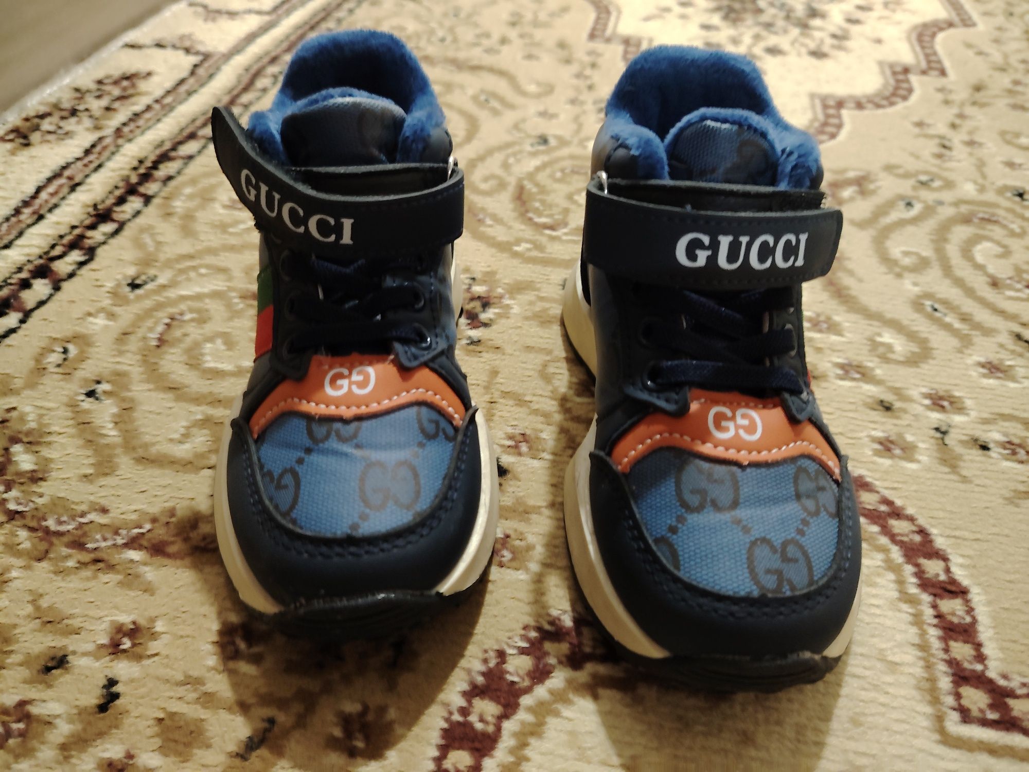 Продам кроссовки детские