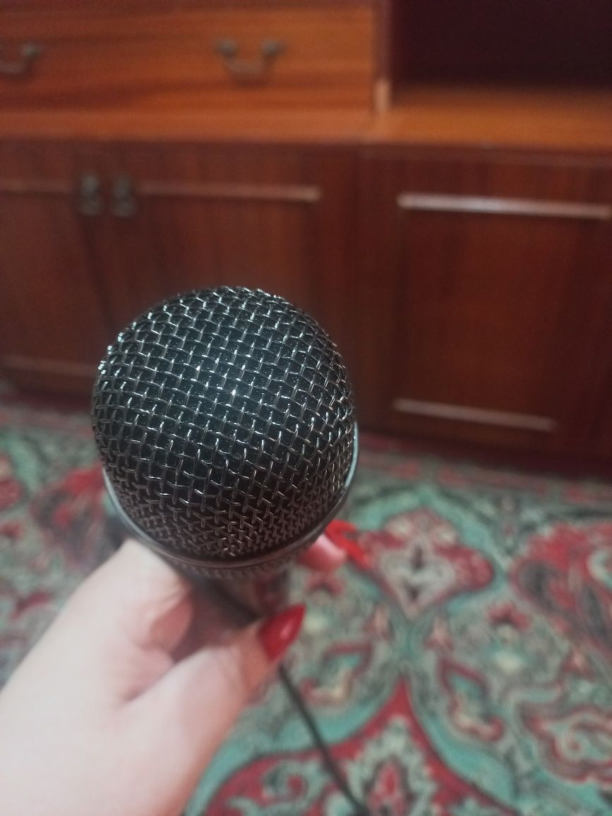 Продам микрофон очень громкий шнур длинный 4 метра