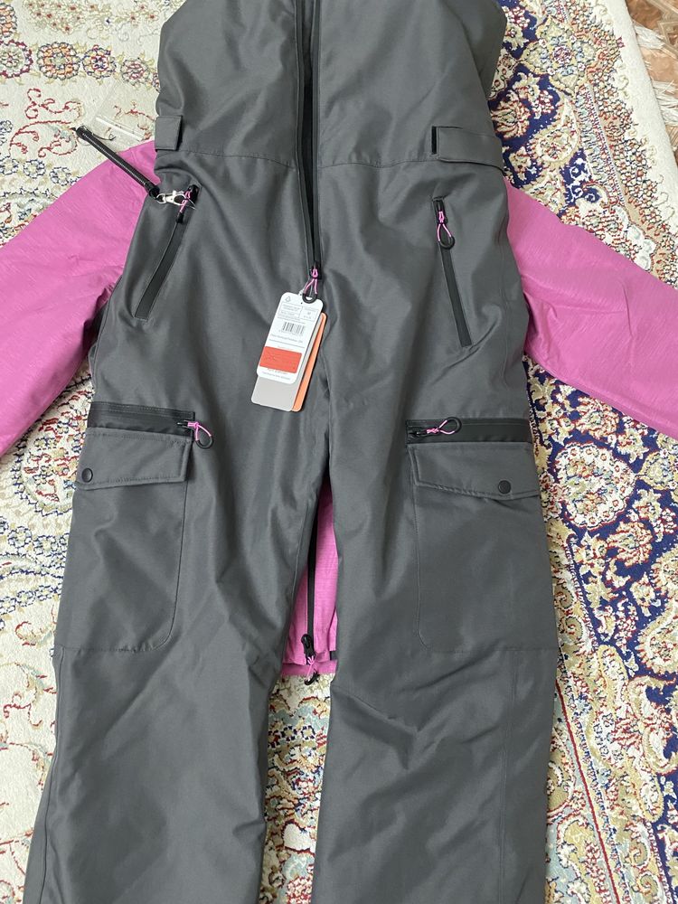 Продам женские лыжные одежды.