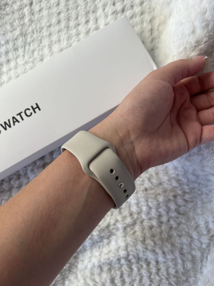 Смарт- часы Apple Watch SE 44mm золотистый-бежевый