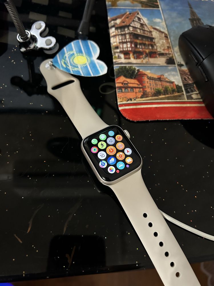 Продам Apple watch SE 2022