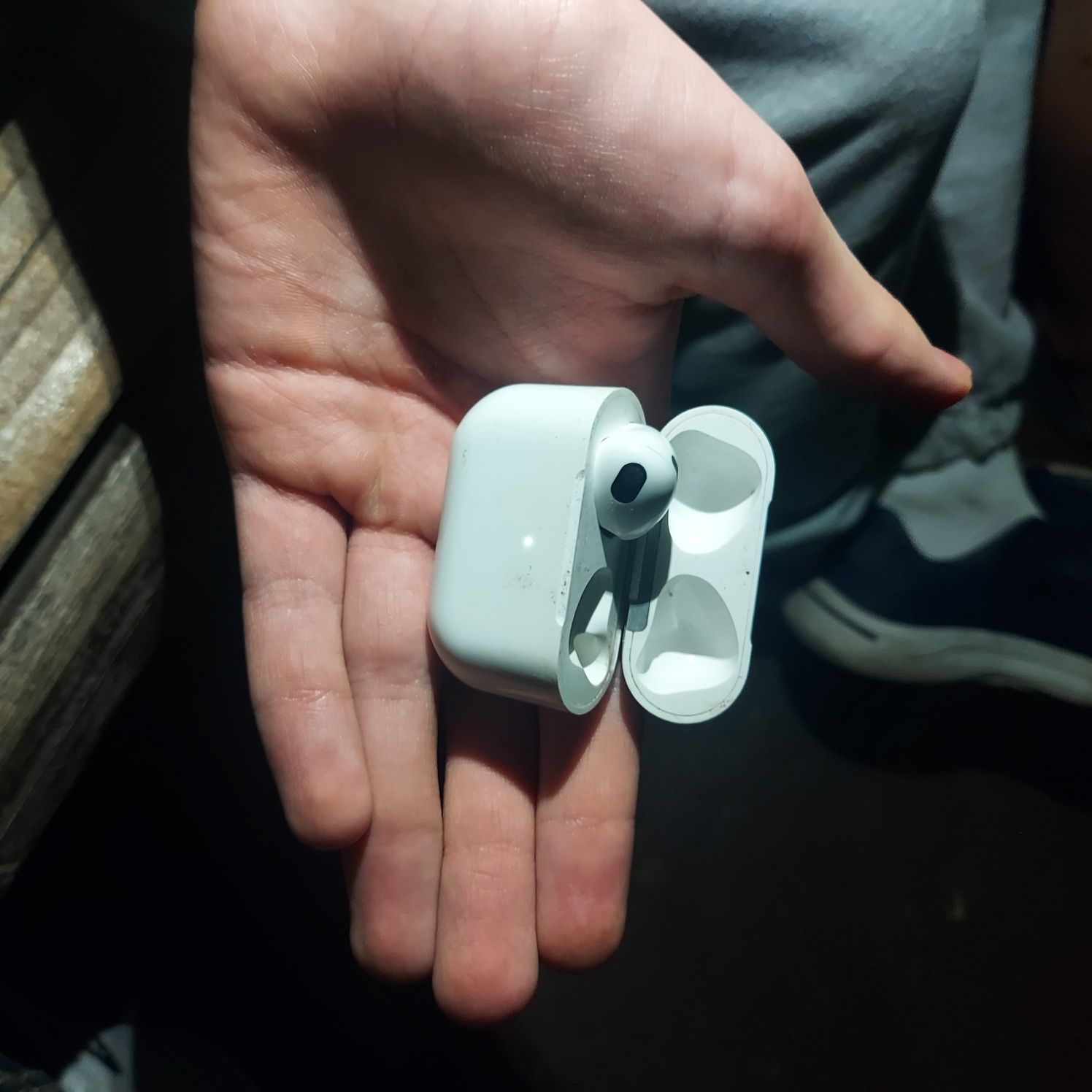 Один Airpods 3 с кейсом оригинальные