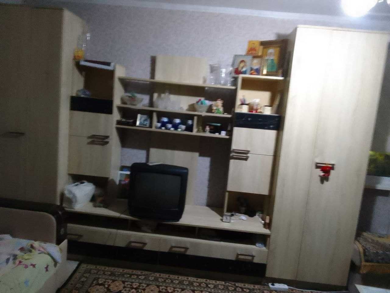 Стенка в гостиную и прихожая