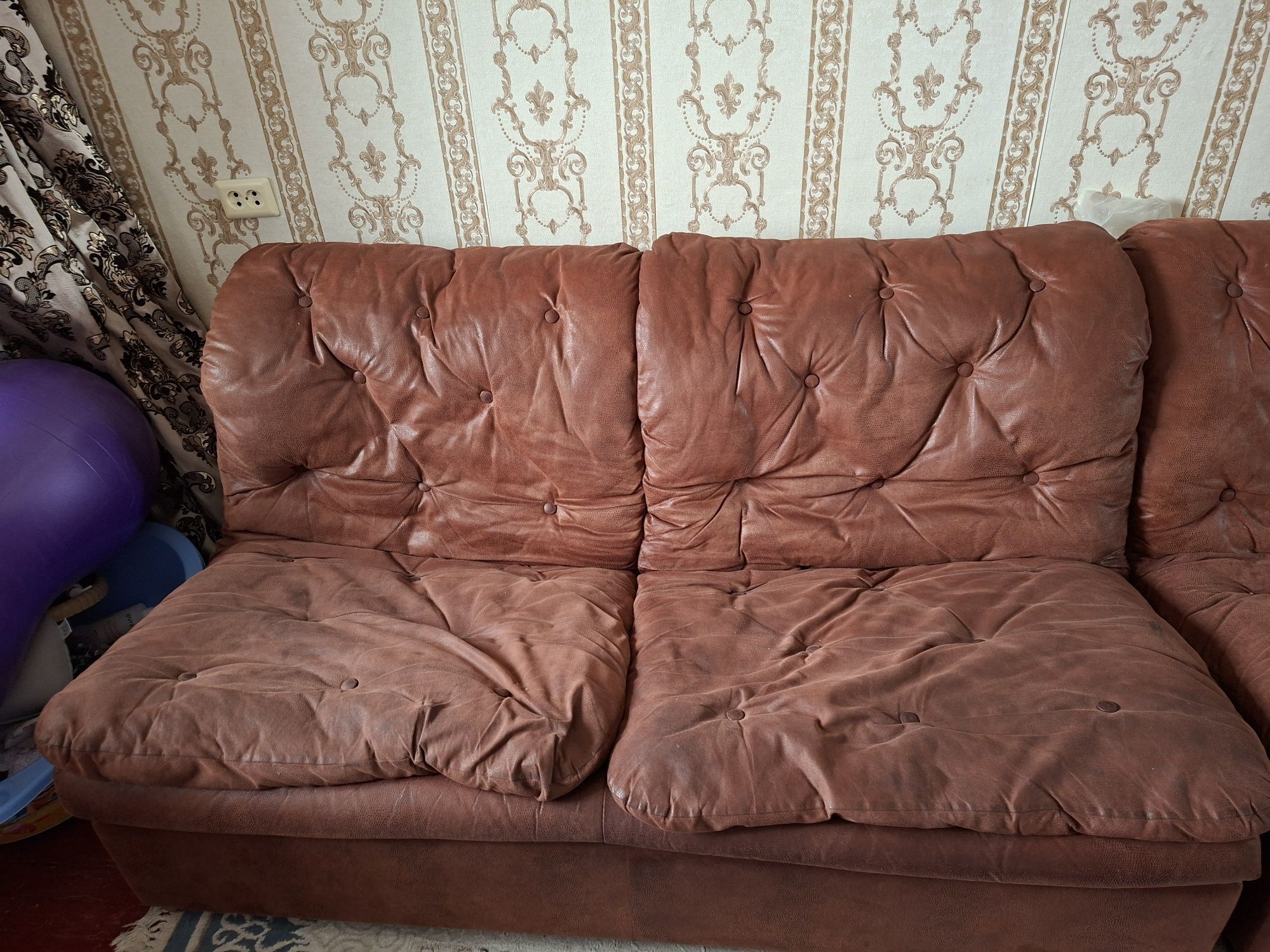 Продам диван с креслом