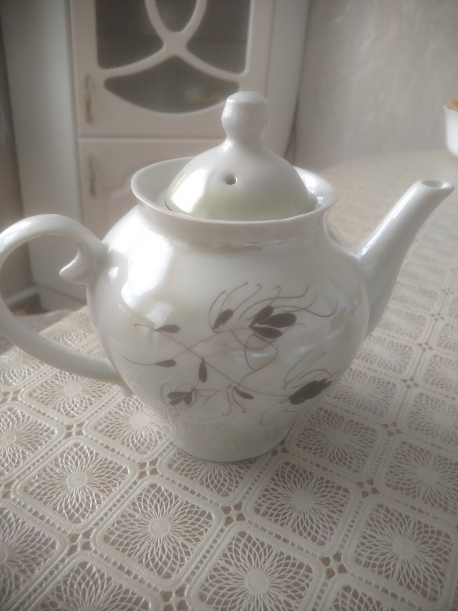 Продам чайник с пиалками