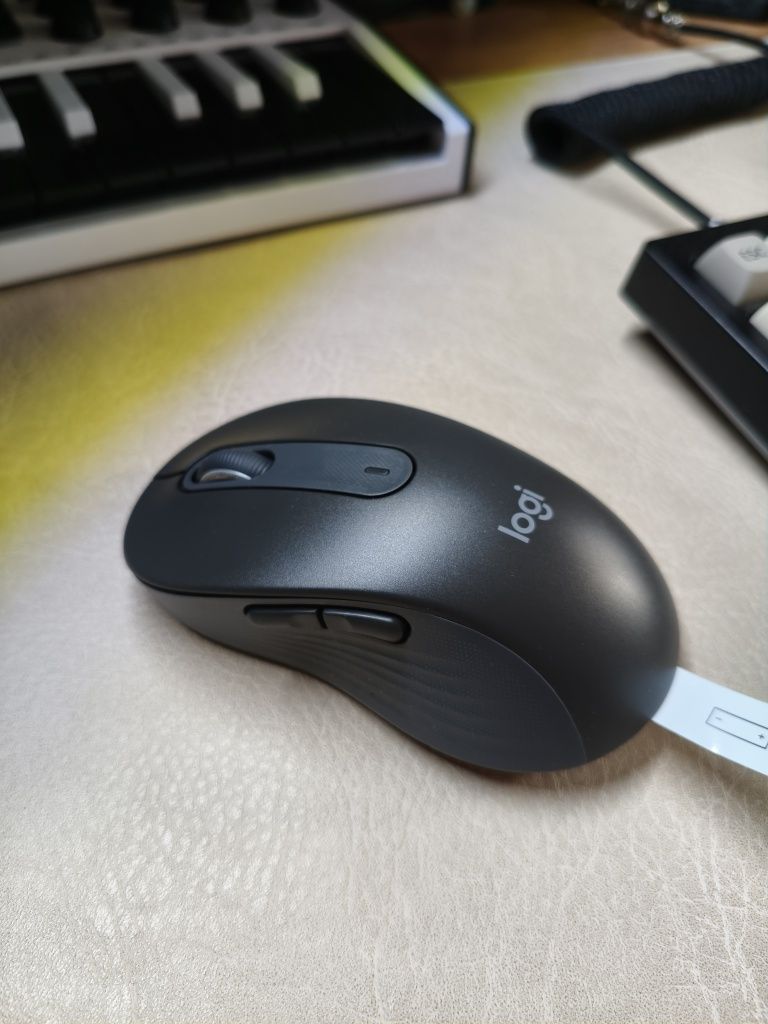 Продам мышь Logitech m650L