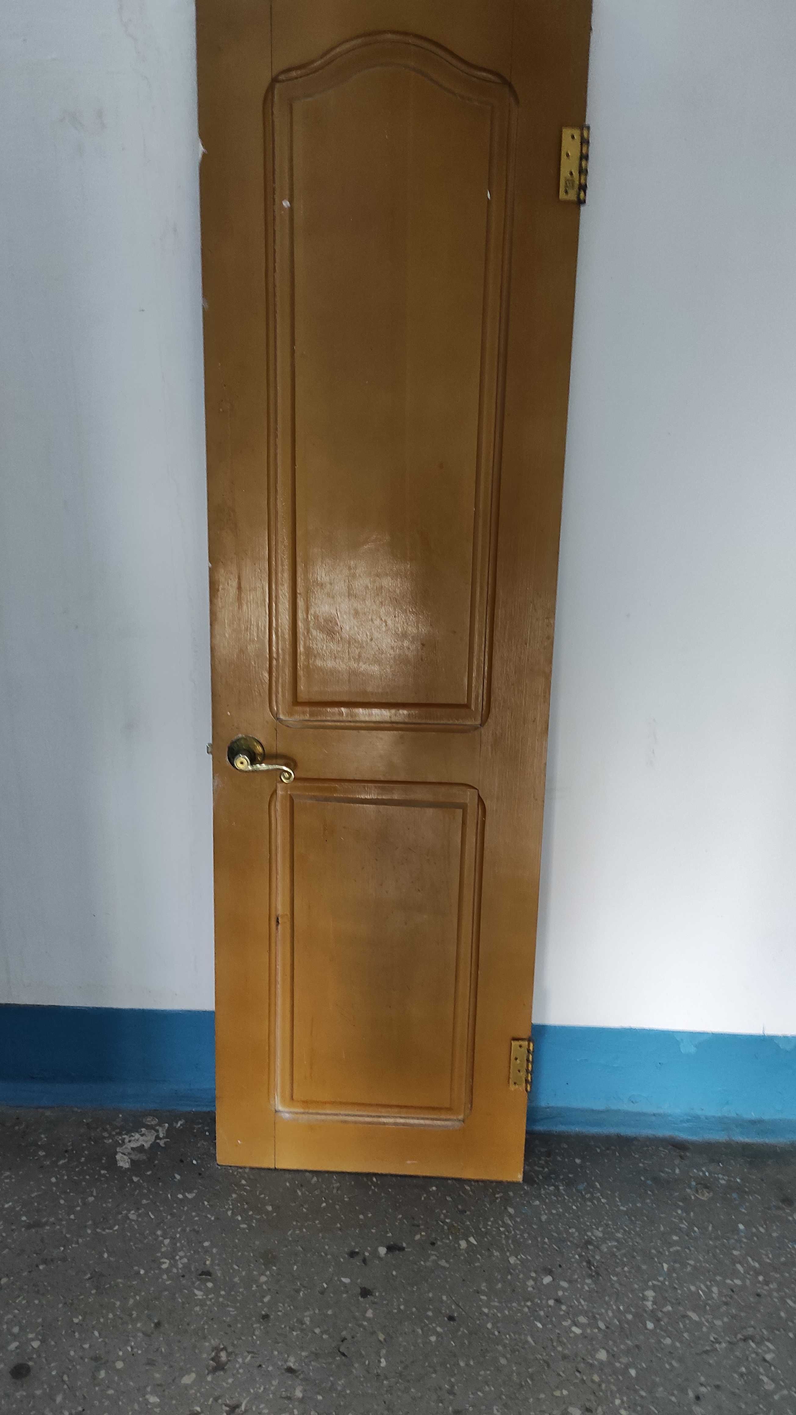 Продам дверь с коробкой