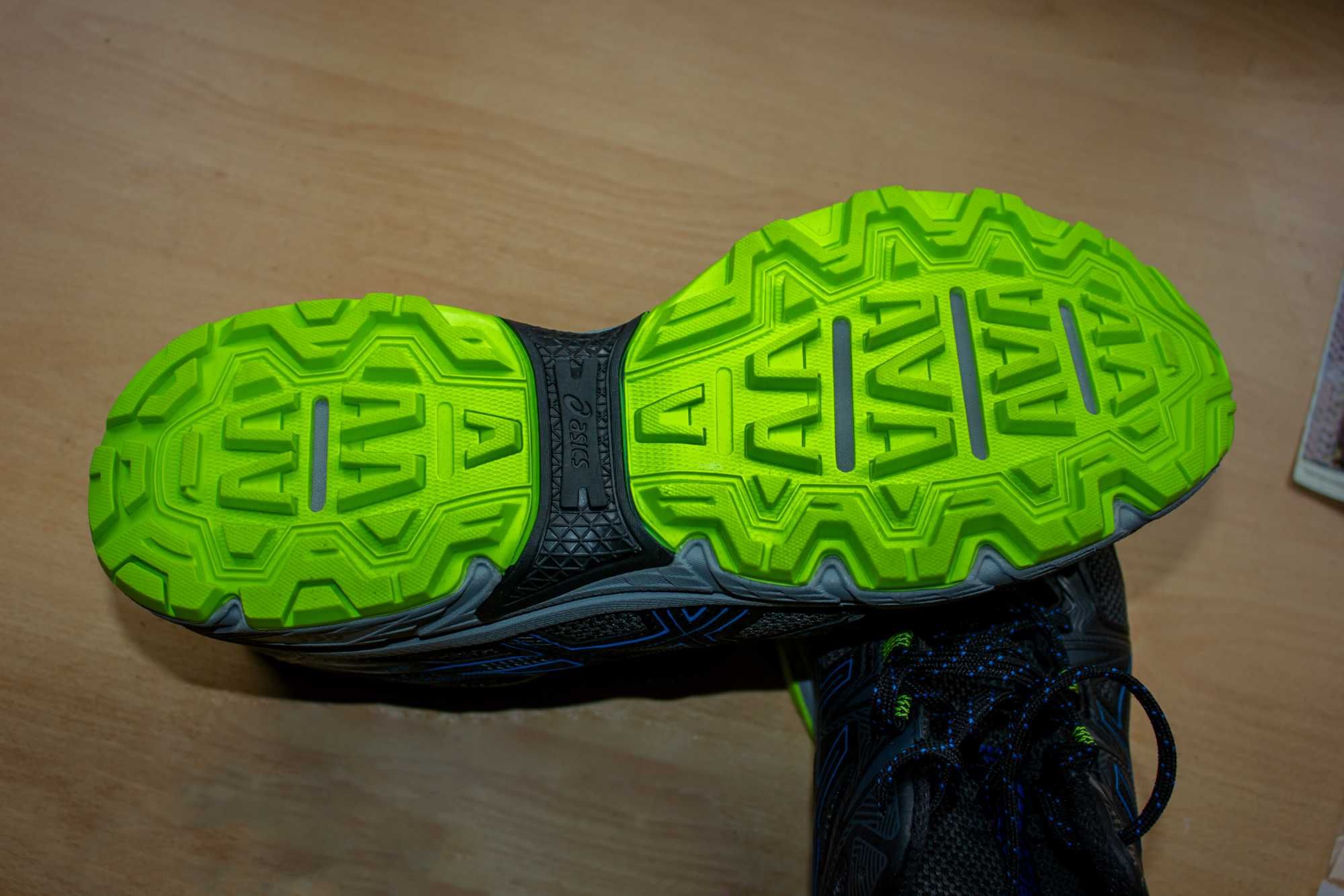 Продам новые кроссовки Asics Gel-Venture 8
