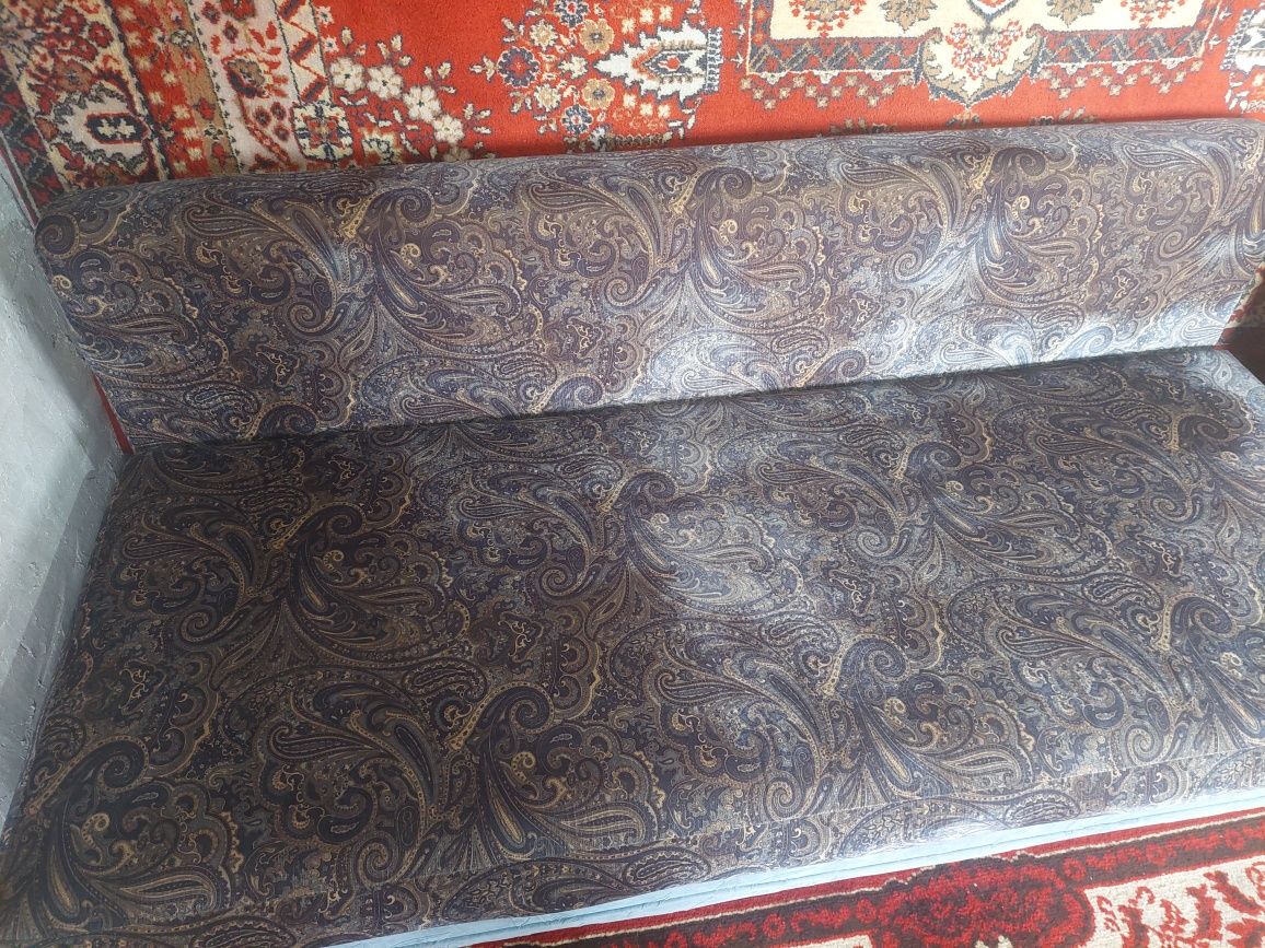 Продам Диван в хорошем состоянии