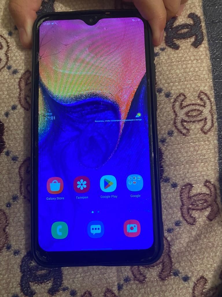 Продам Samsung Galaxy A10 состояние нормальный