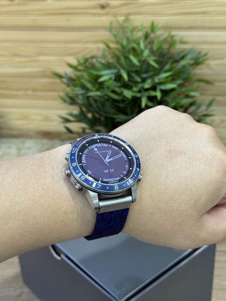 Garmin Marq Captain в идеальном состояний,коробка зарядка имеется