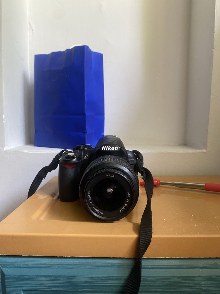 Зеркальный фотоаппарат Nikon D3100 в хорошем состоянии