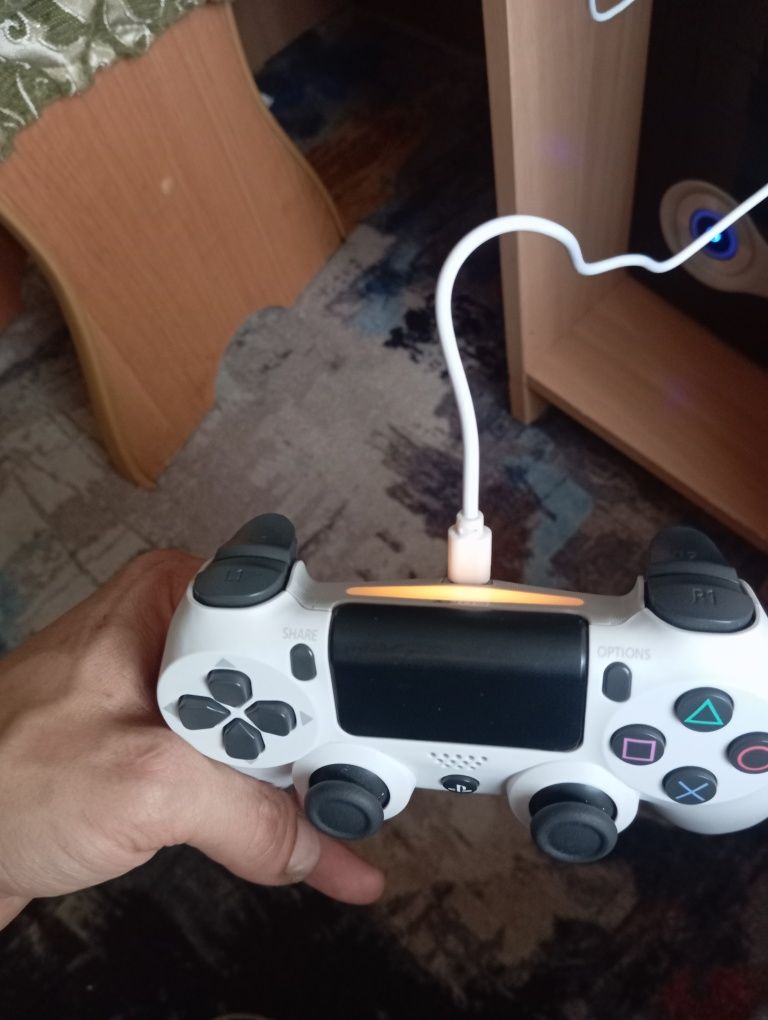 Продам геймпад на ps4 (новый)