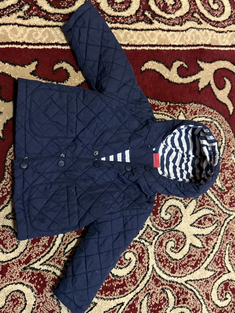Продам куртки, комбинезоны для девочек