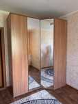 Шкаф с зеркалом в хорошом состояний