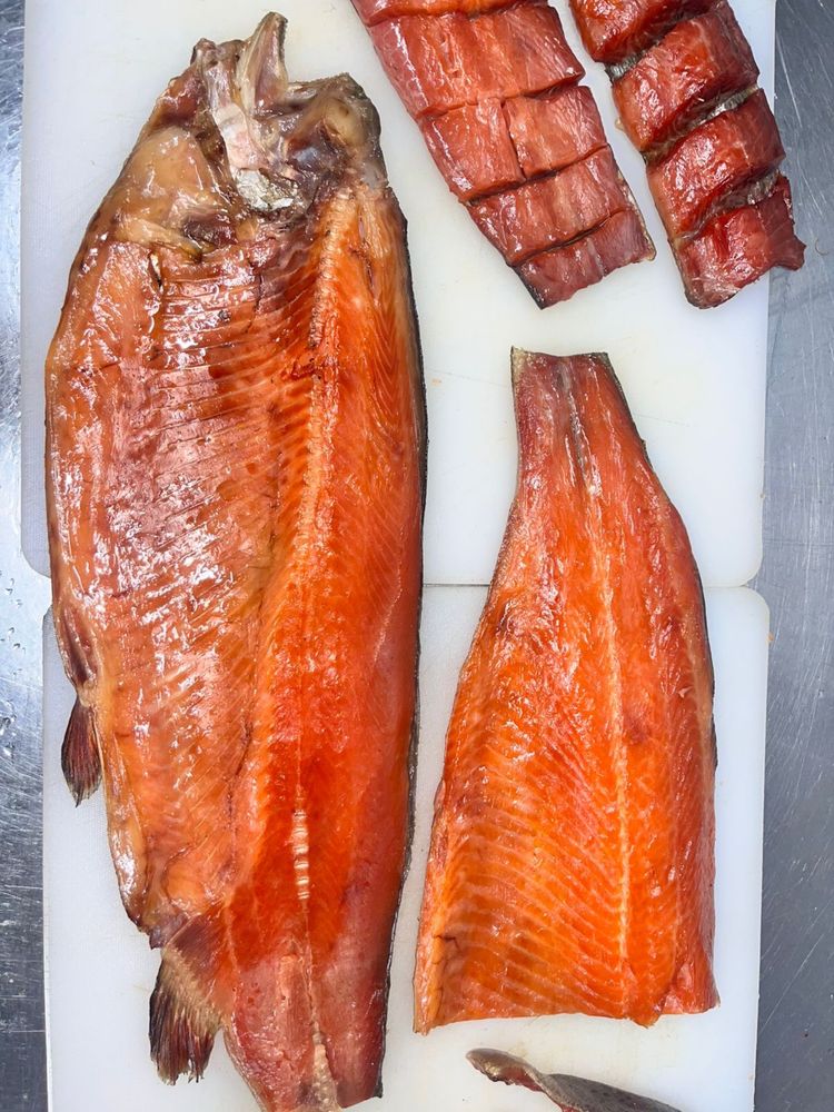 Капченый и мороженый форель