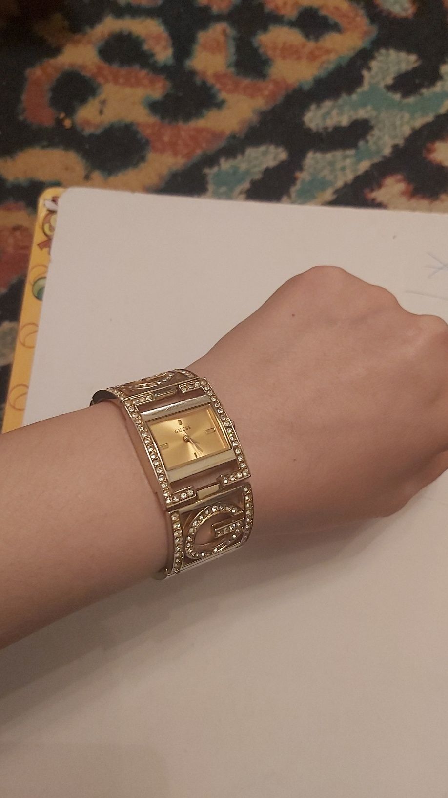Продам женские часы оригинал Guess