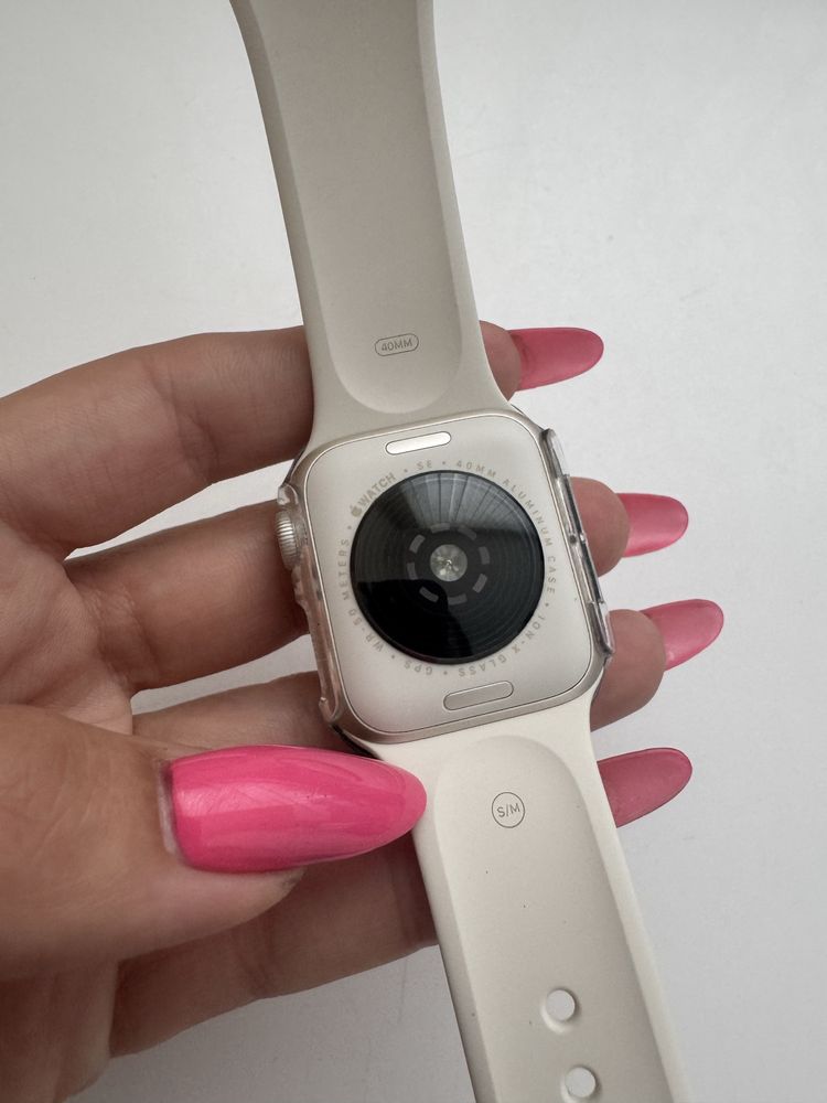 Продам часы Apple Watch SE 2024 40 mm.