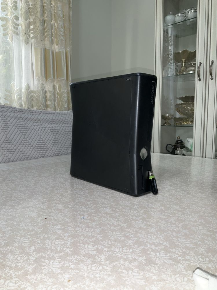 Xbox 360 Slim  | 693 ГБ свободно | в подорак 4 ГБ флешка