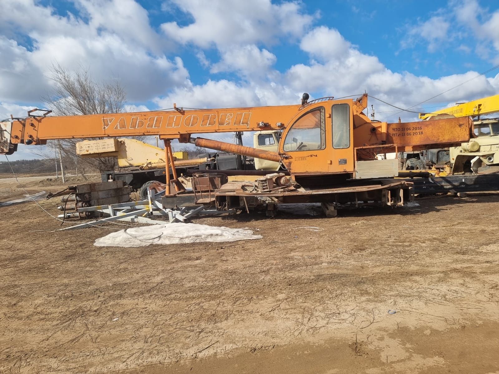 Продам стрелы, целиндор для автокрана