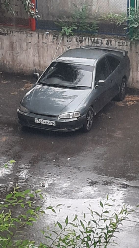 Продам машину мицубиси срочно