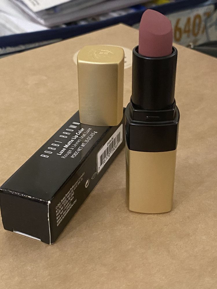 Помада Bobbi Brown