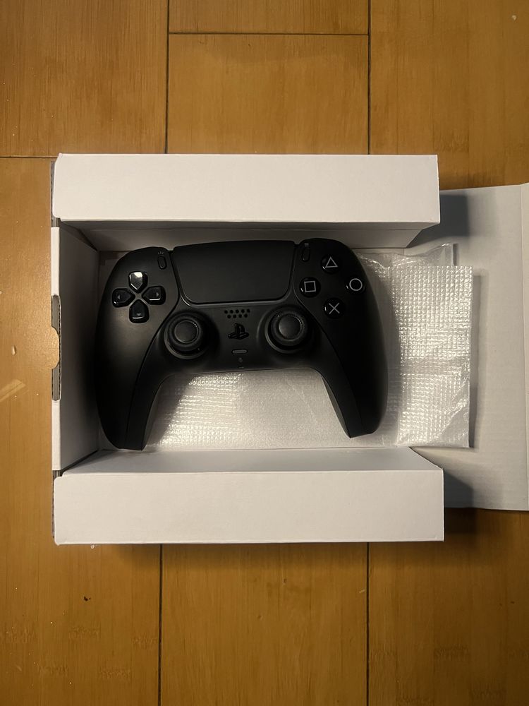 Джойстик от PS5, в черном цвете
