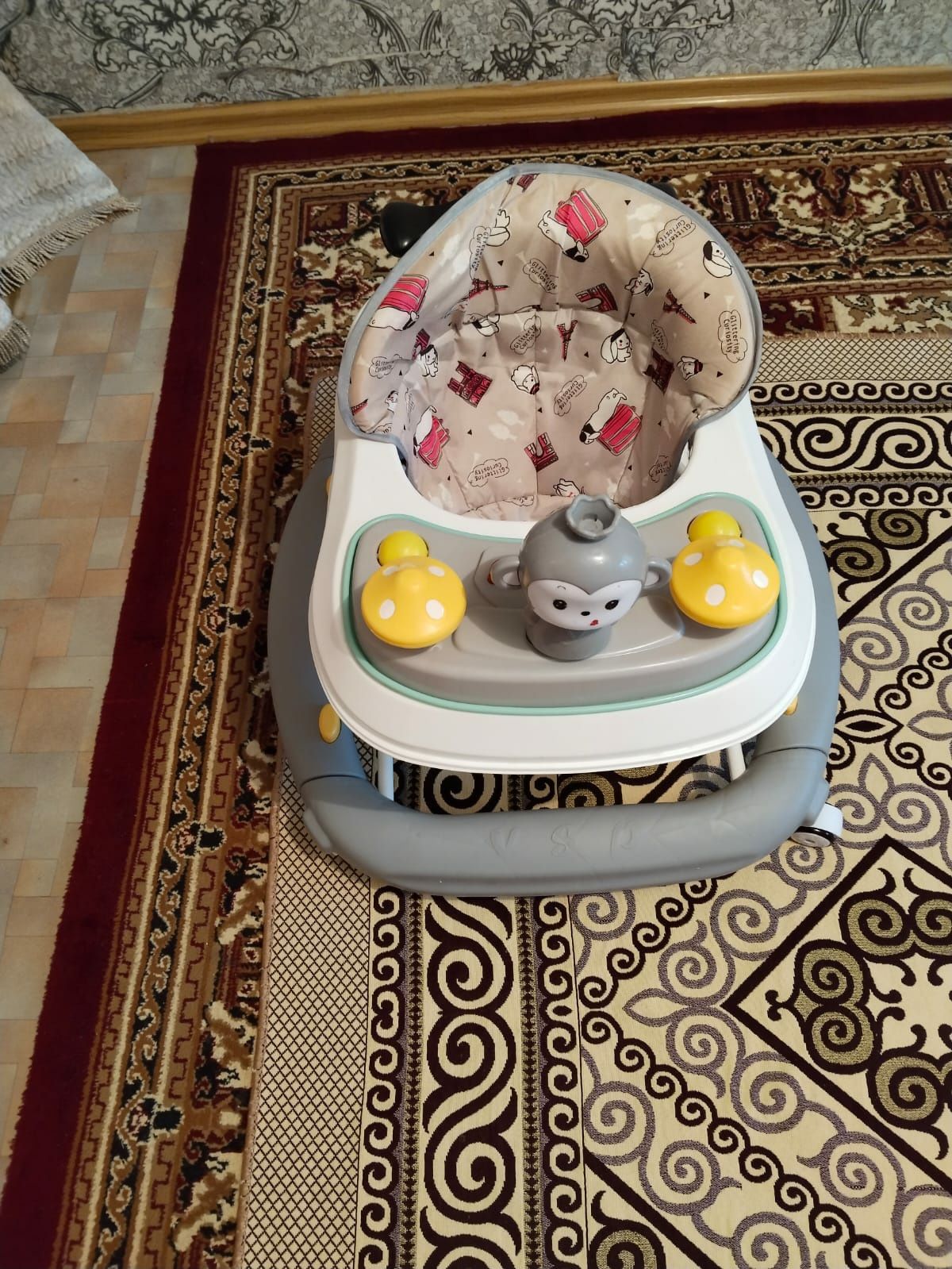 Продам детский стол и ходуног
