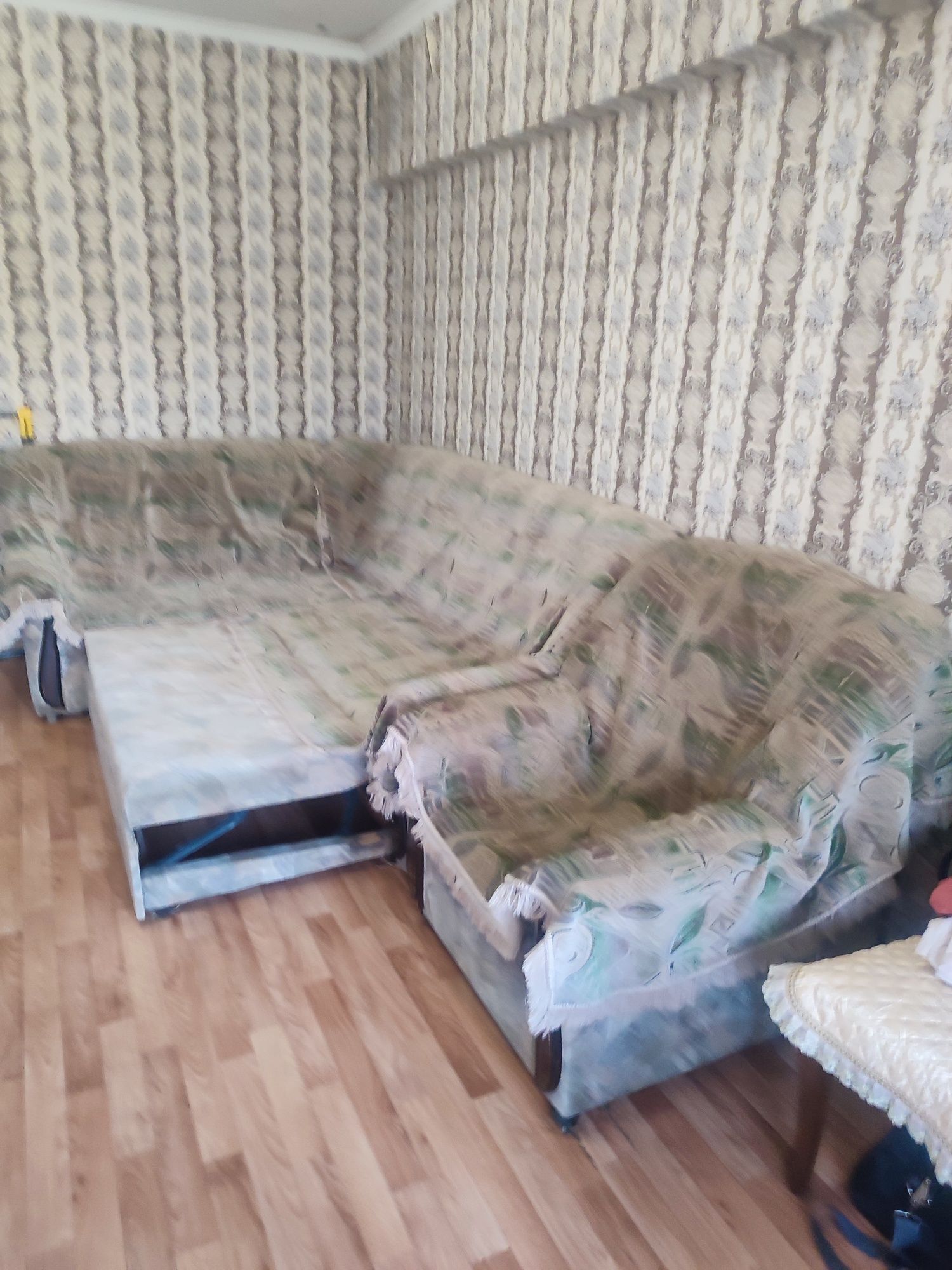 Срочна продам диван и кресло б/у. Цена договорная.