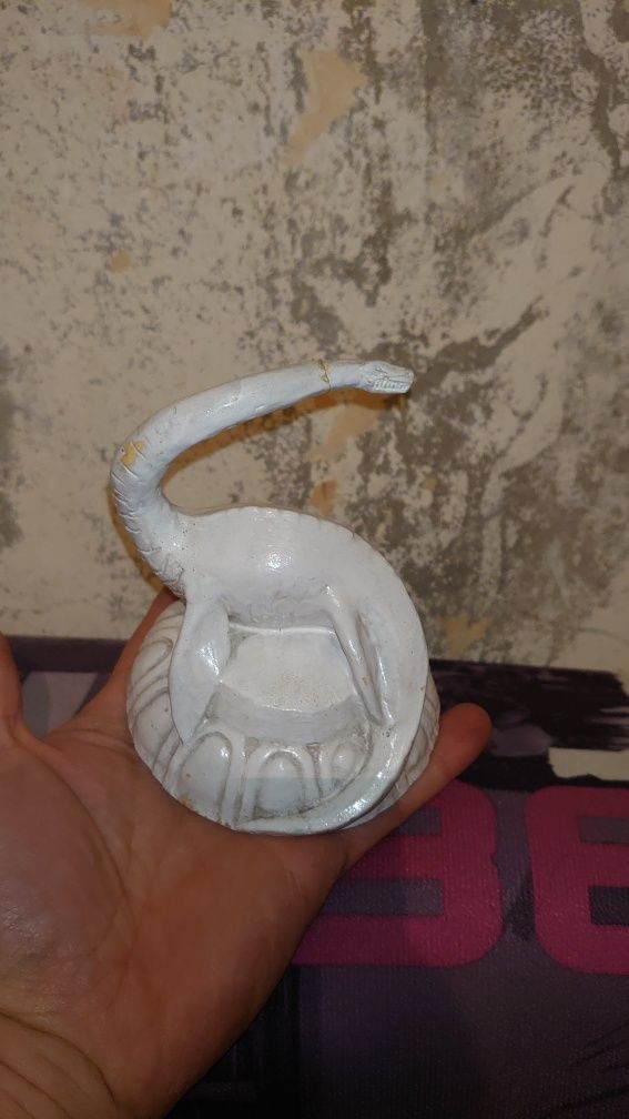 Скульптура водяного динозавра гипс
