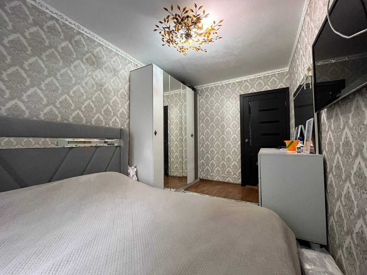 В центре, продается 3-х квартира, 6 мкр, 2/5, 1972 г/п, 62,9 кв.м.