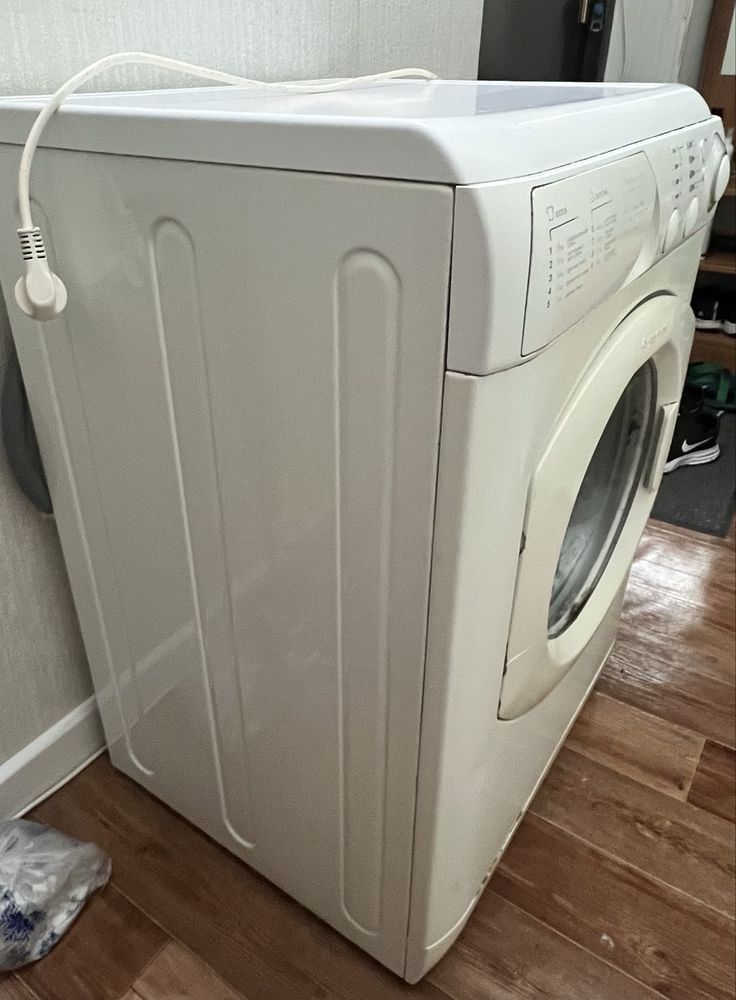 Продам стиральную машину ARISTON