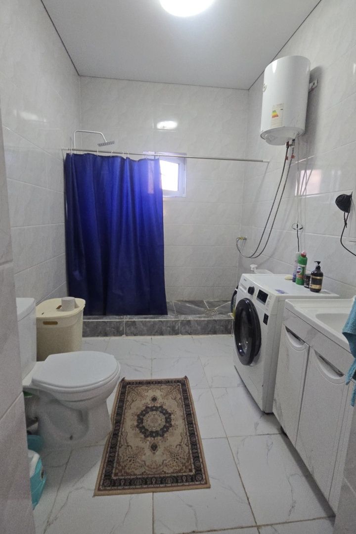 7 бөлмелі үлкен,жарық,кең үй сатылады.