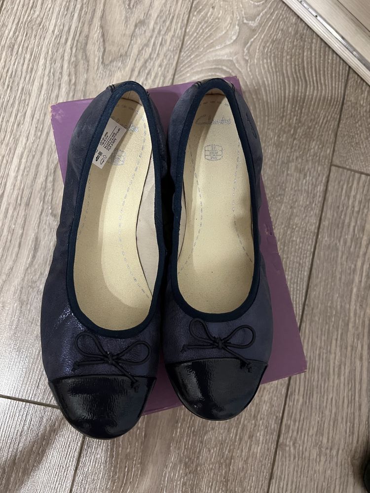 Балетки новые Clarks кожа