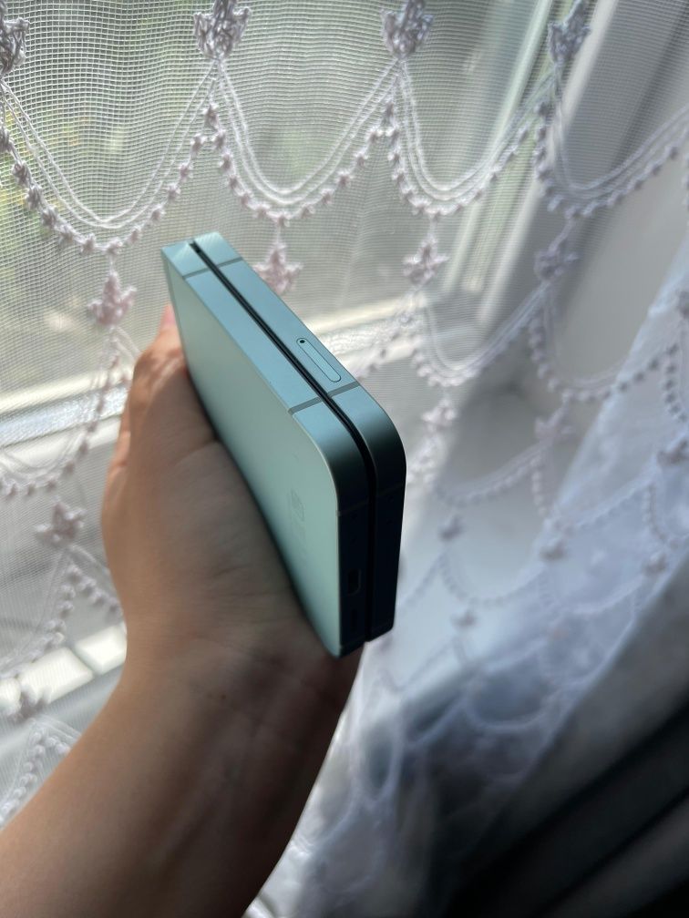 СРОЧНО продам Samsung Galaxy Z Flip 6  256 ГБ зеленый