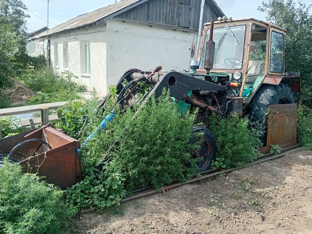 Продам на ходу заводится со стартера